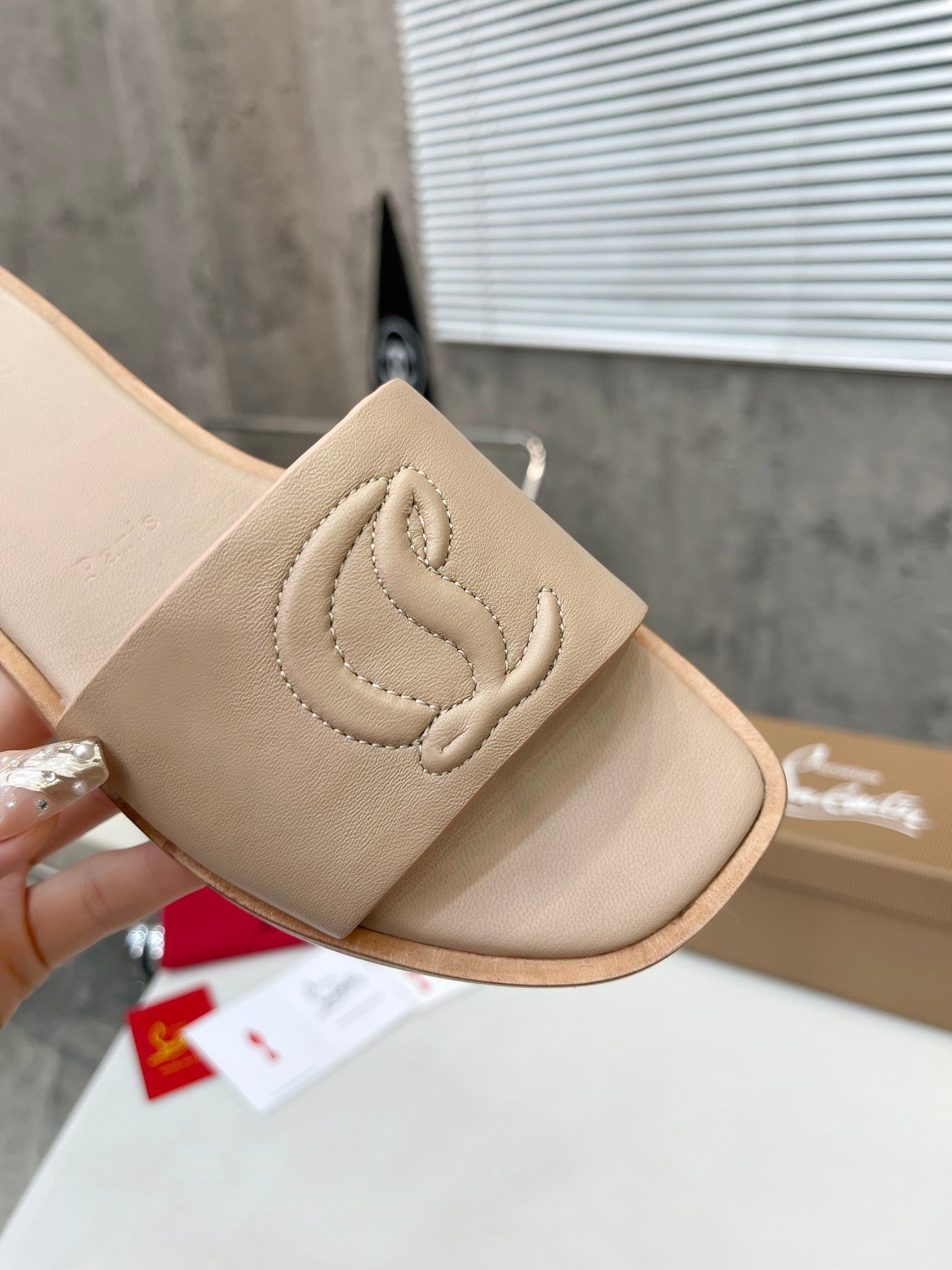 Z2XA32 Popular leather Slippers
