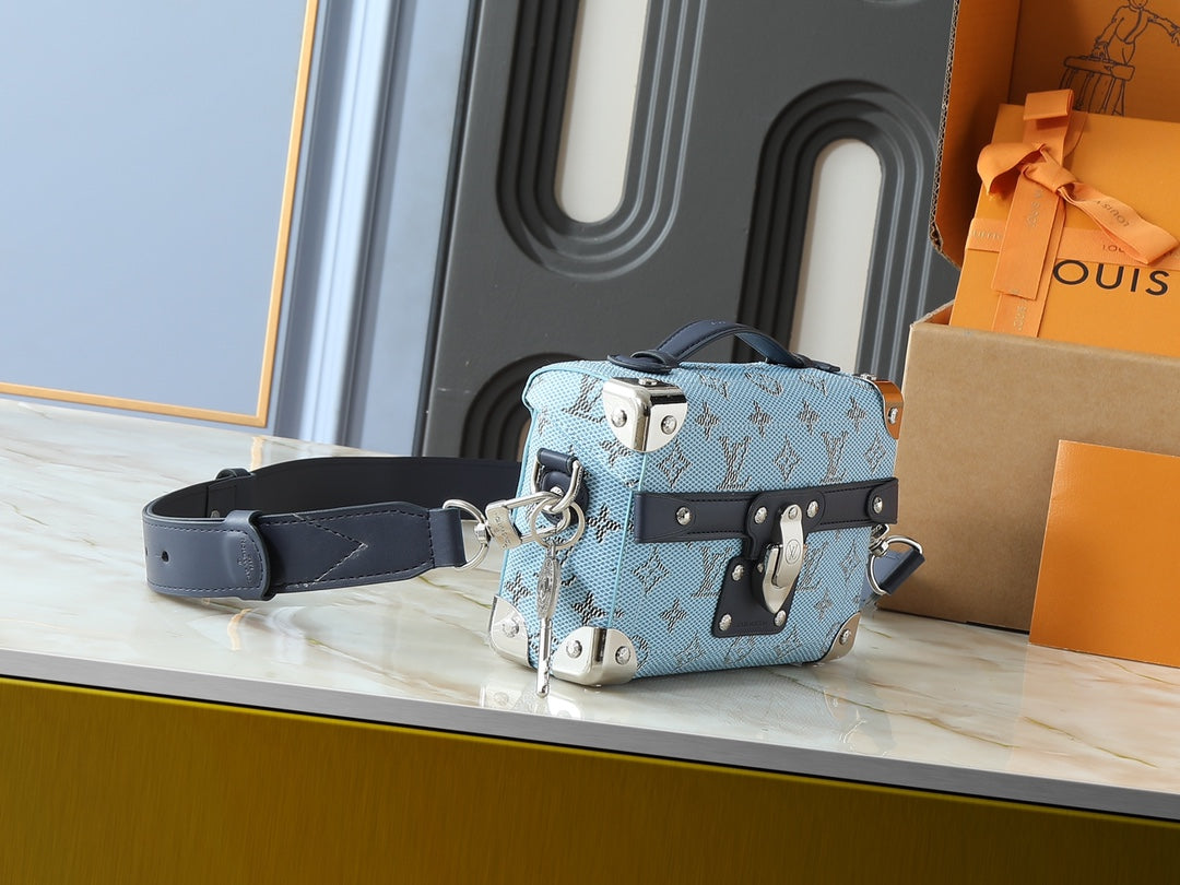 B1R15E47  Popular  leather bag