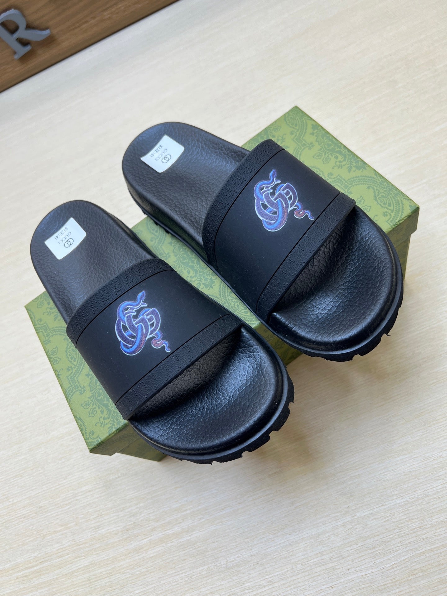 Z5R66B29 Popular Slippers