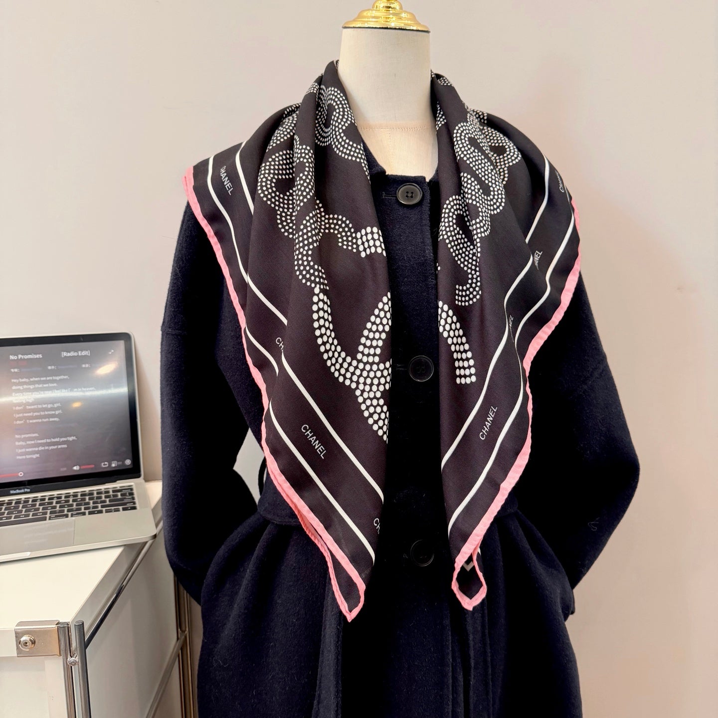 W1N36C32 Popular Silk Scarve