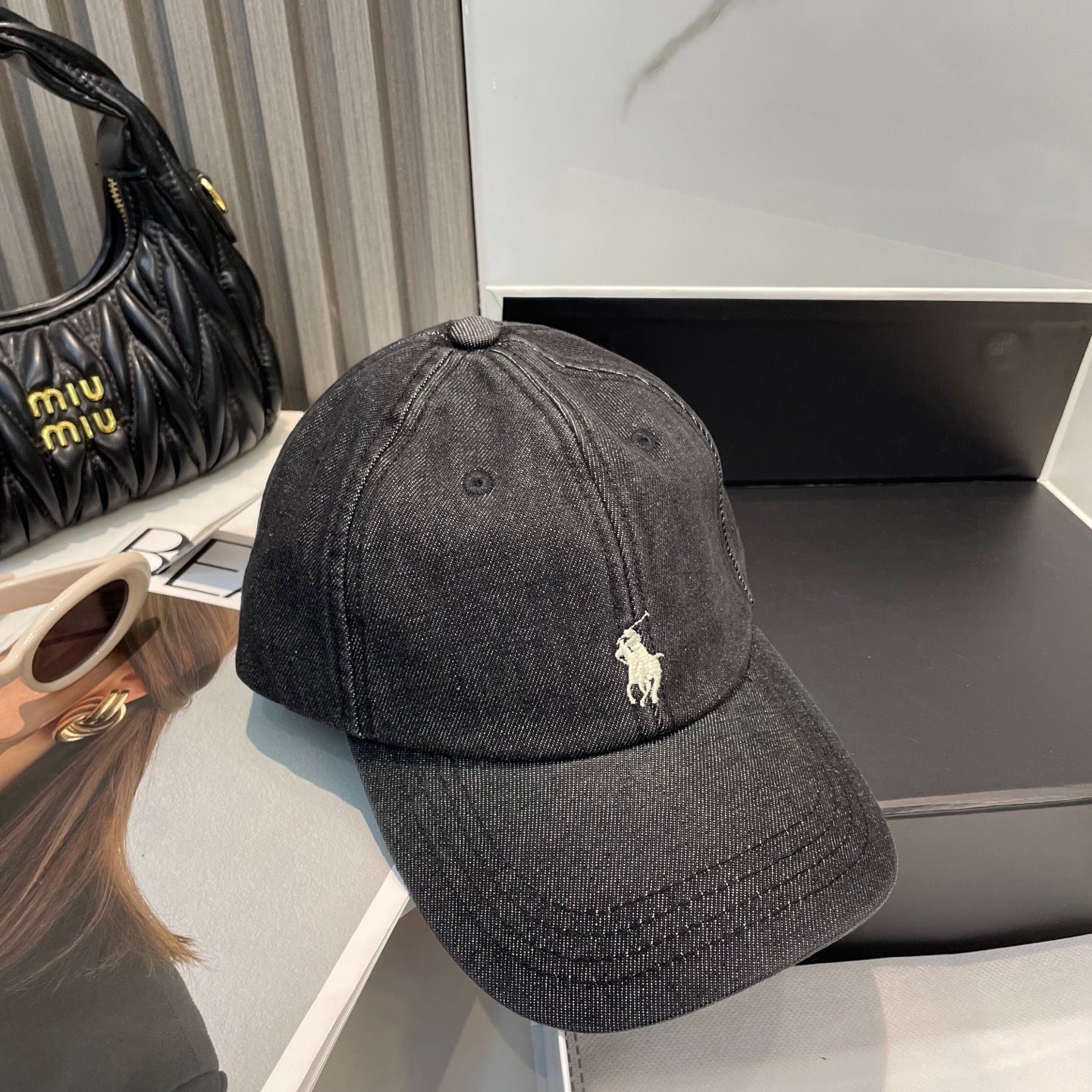 M1Q105A104 Popular hats