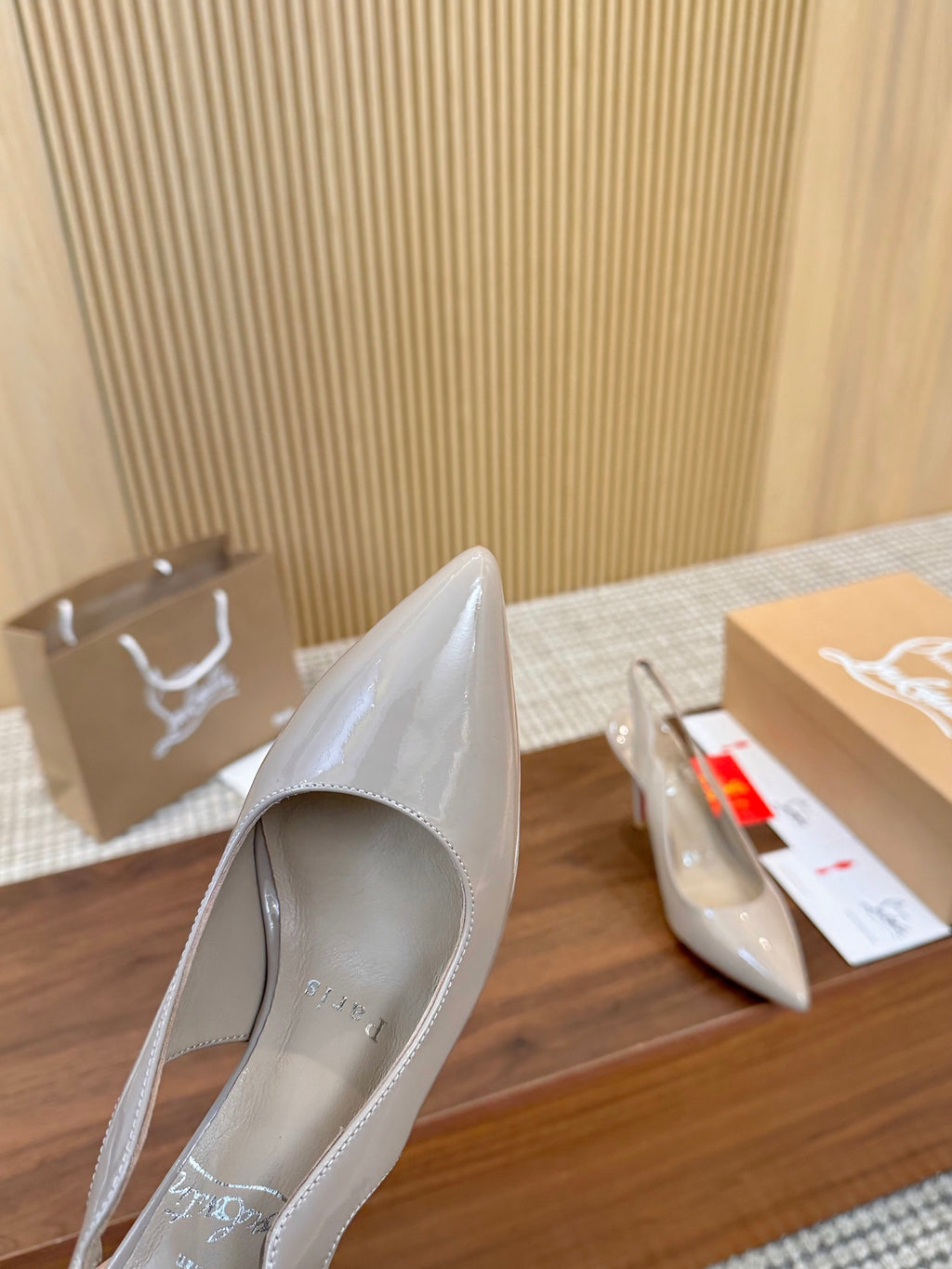 Z2N75A5  Popular leather High heels