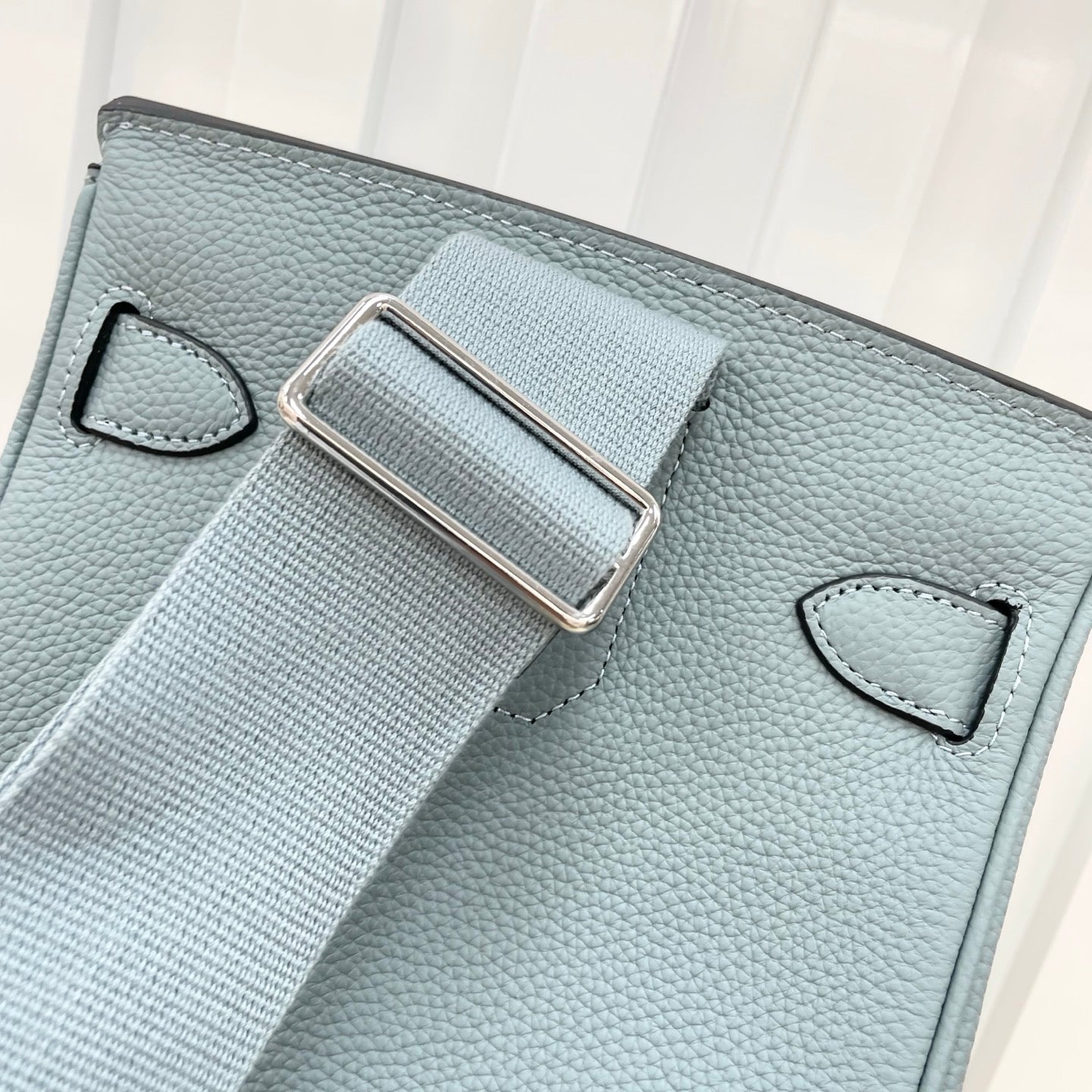 B1P36H46 Popular leather bag