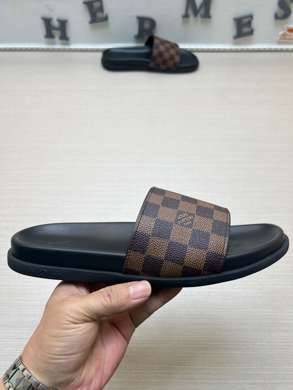 Z5ZE60 Popular slippers