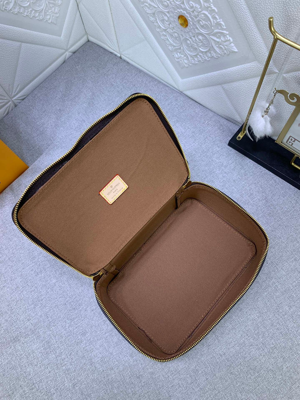 B1X34E272 Popular  leather bag 