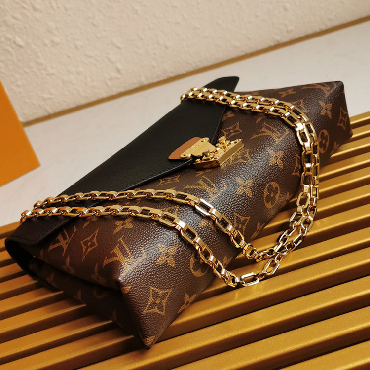 B1X41E83 Popular  leather bag 