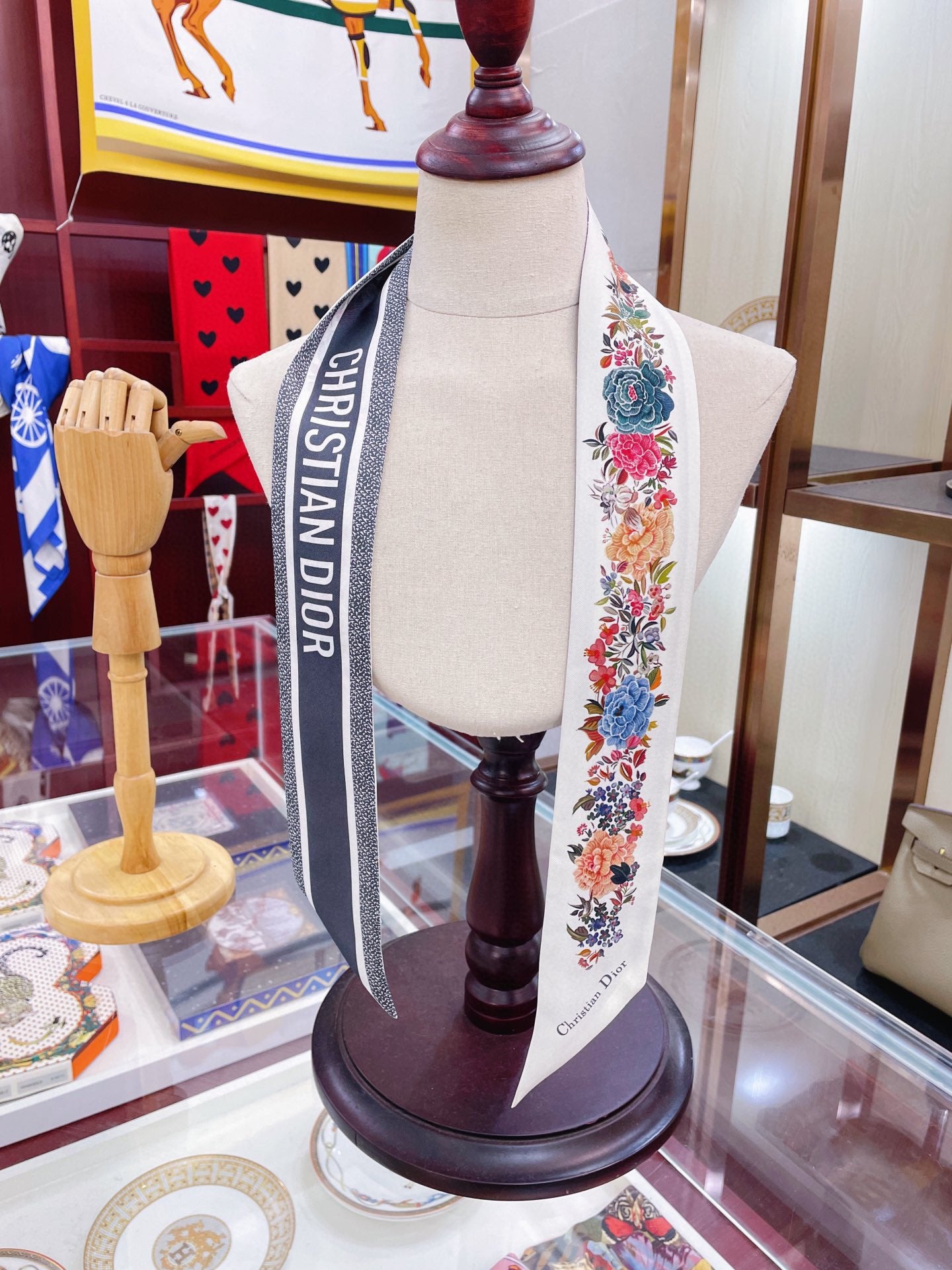 W1N46D45 Popular Silk Scarve