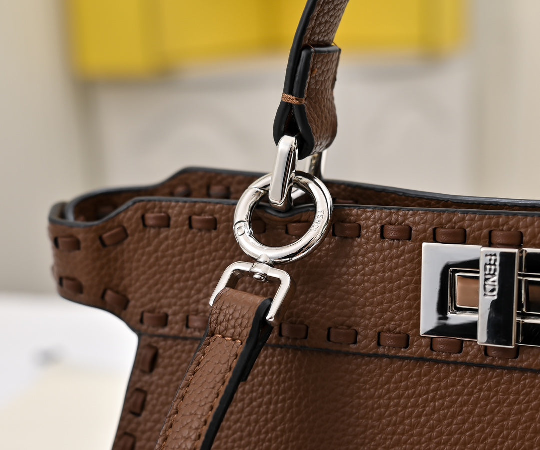 B1R115F136 Popular leather bag