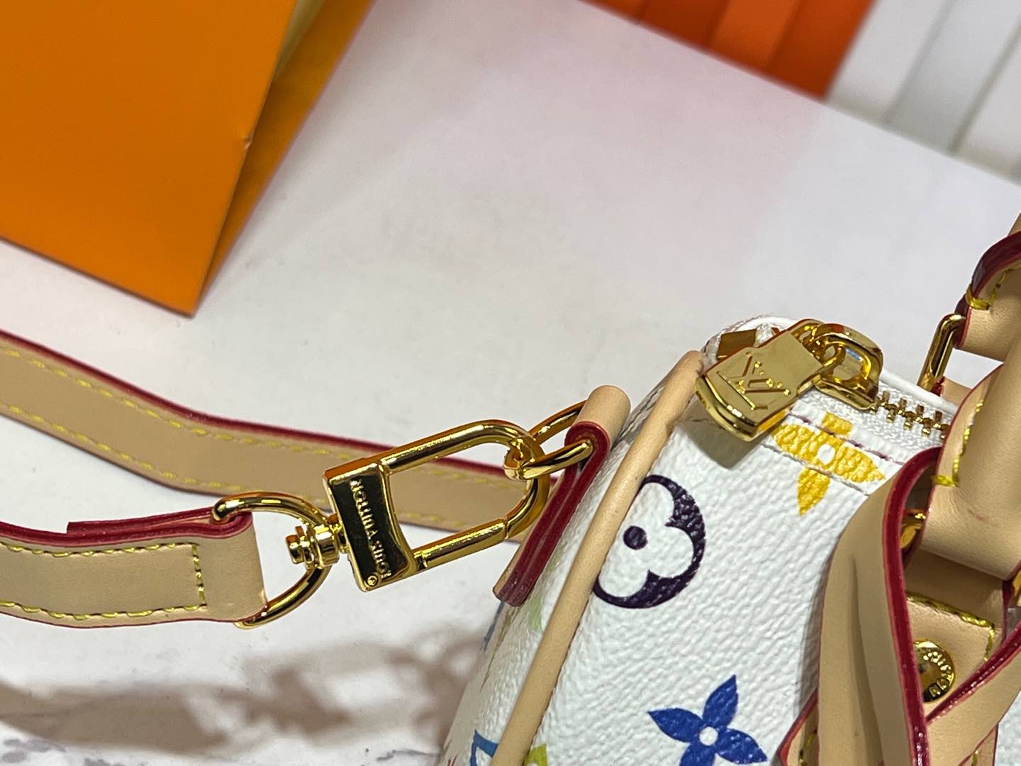 B1W35E99 Popular  leather bag