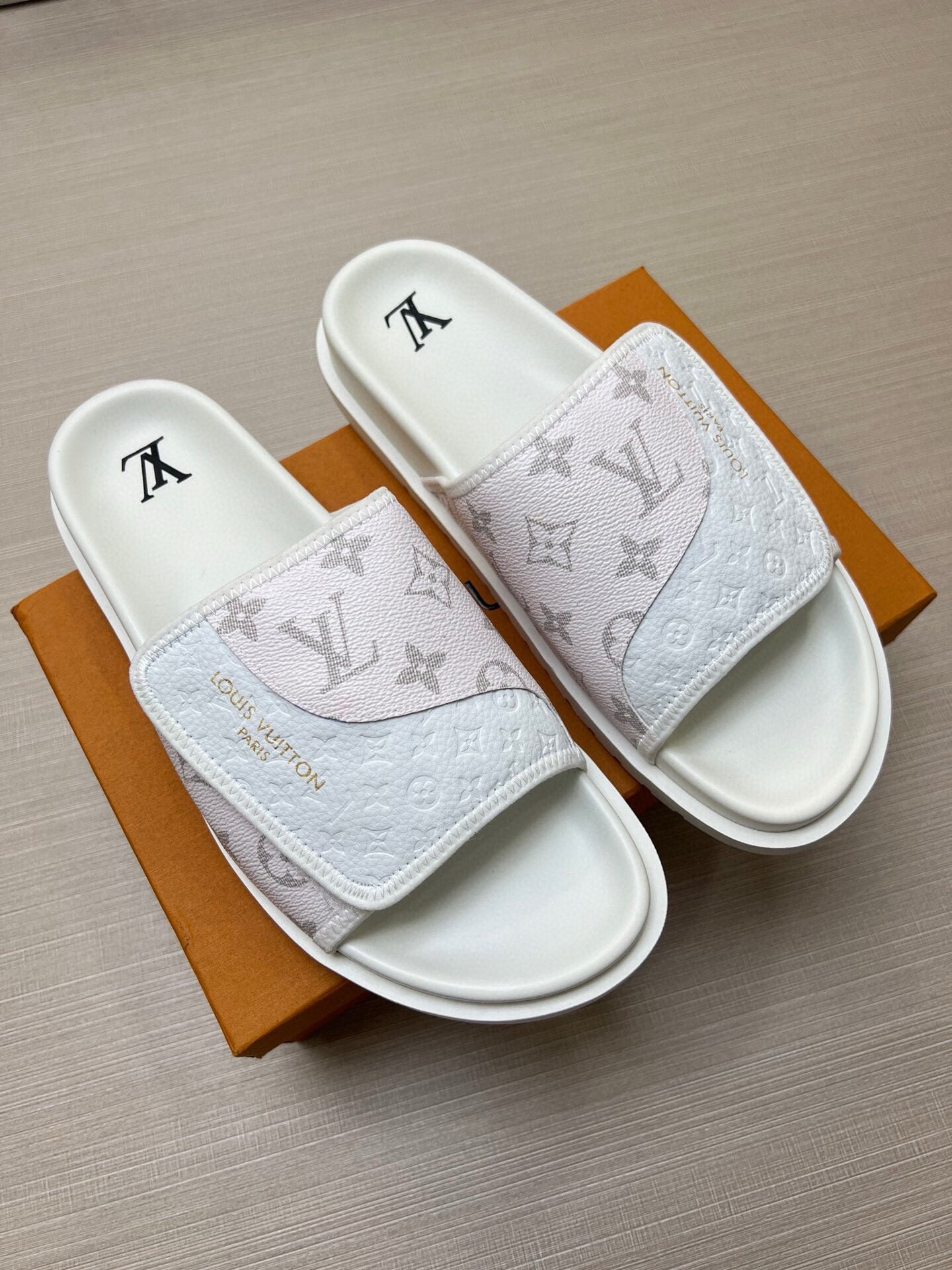 Z5WE250  Popular Slippers