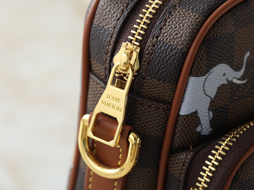 B1P46E109 Popular leather bag