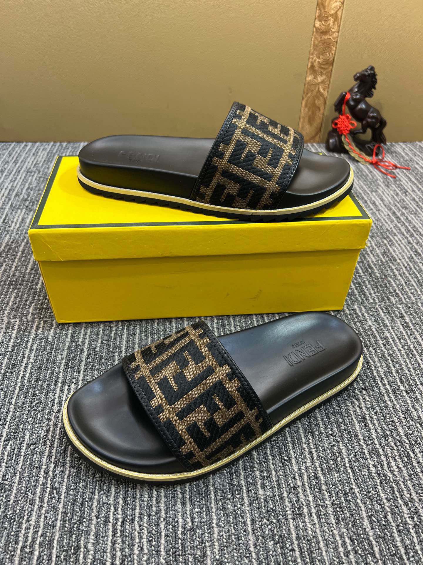 Z5XF105 Popular Slippers