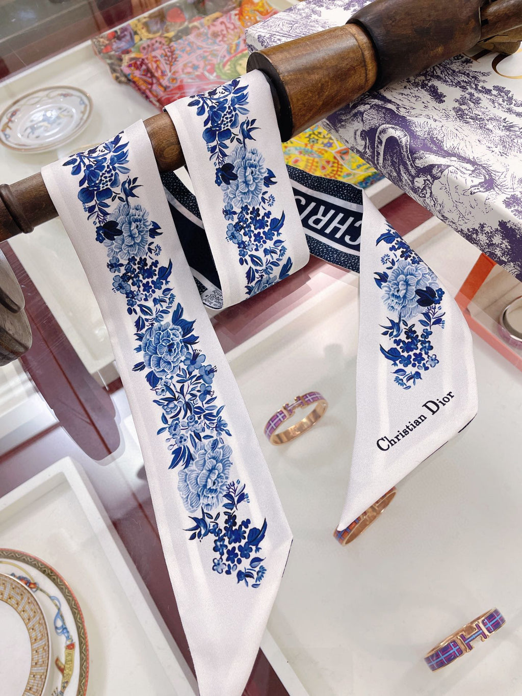 W1N46D45 Popular Silk Scarve