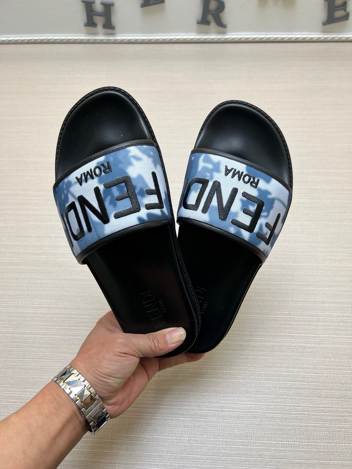 Z5ZF24 Popular slippers