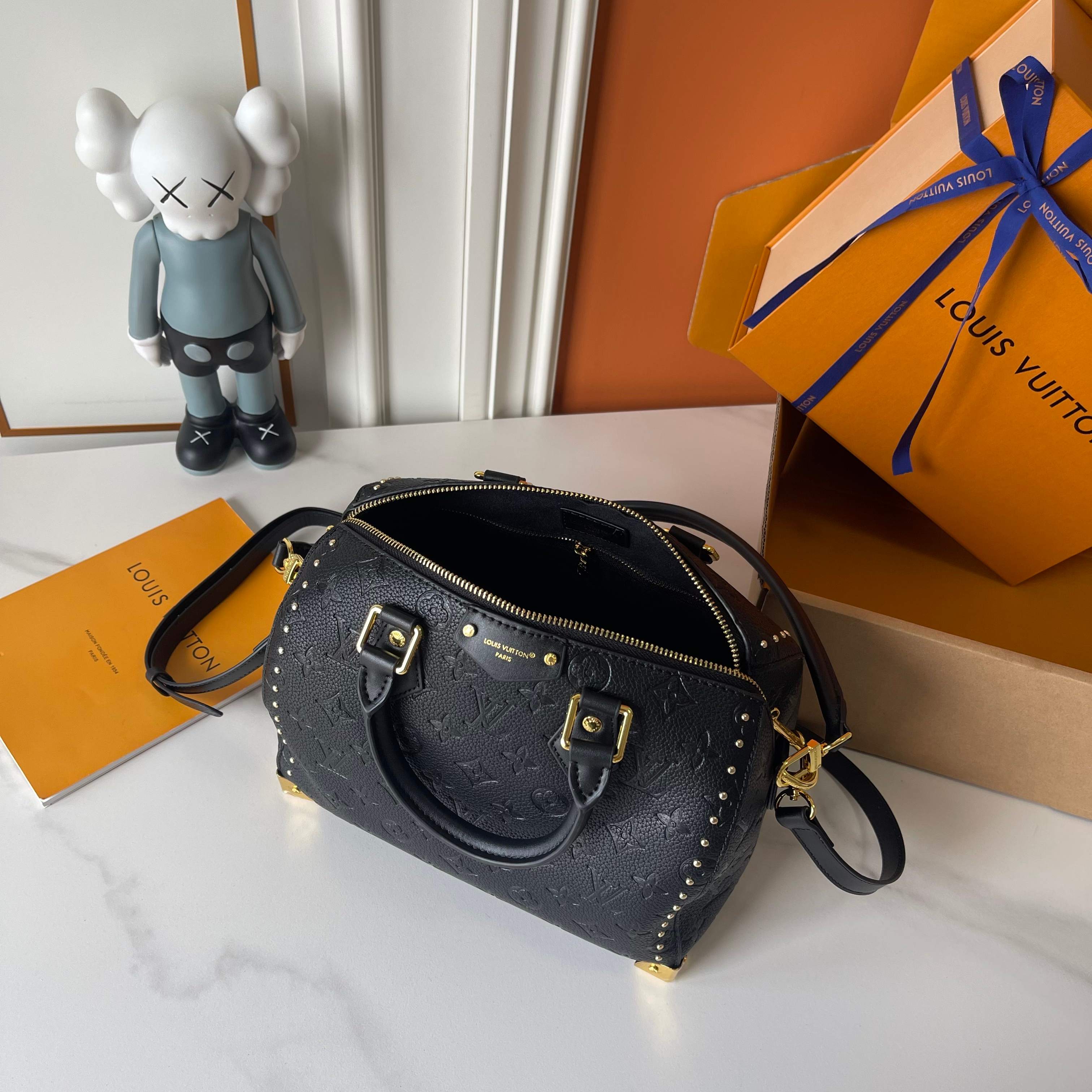 B1P46E77 Popular leather bag
