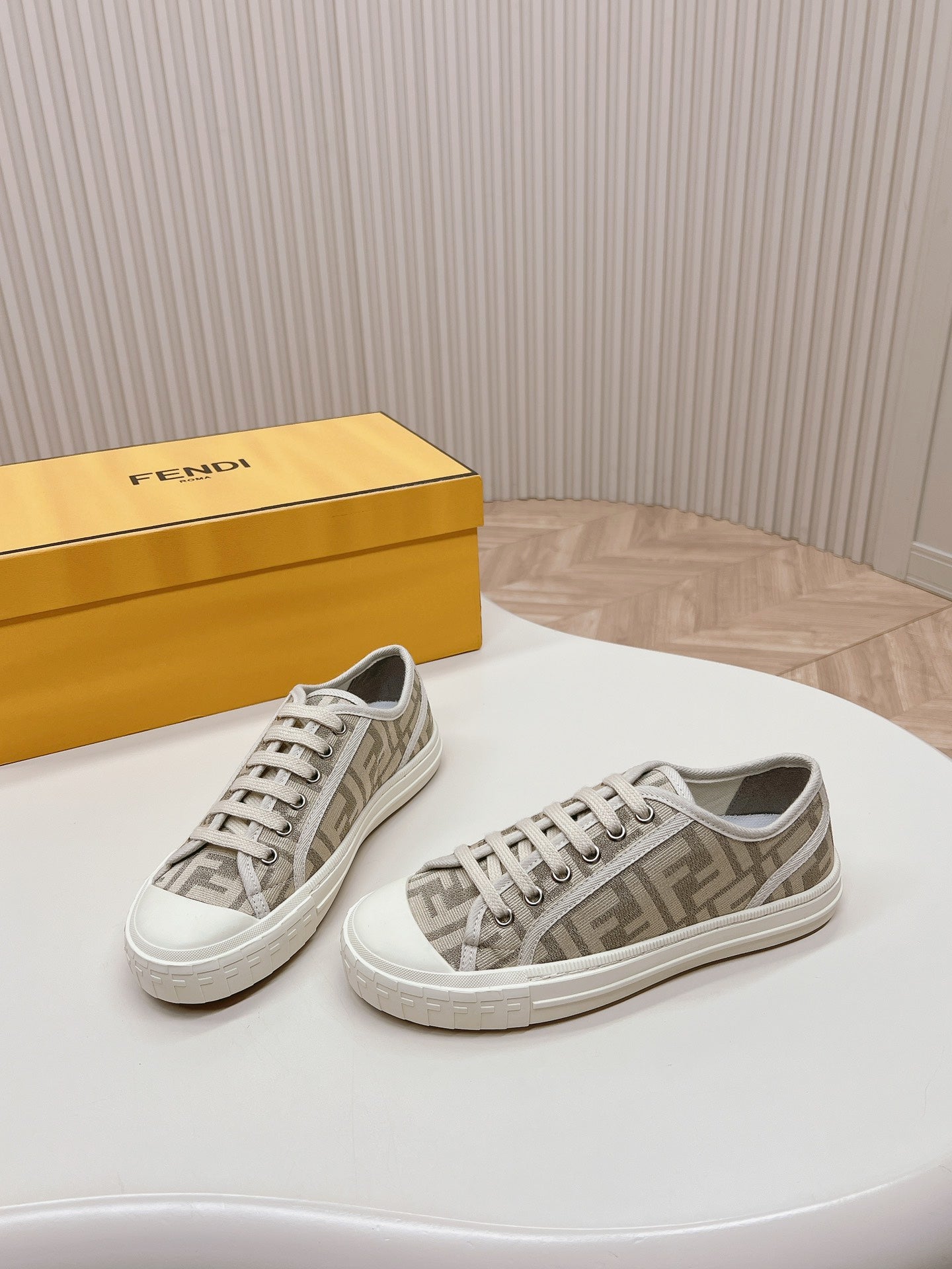 Z2Q105F423 Popular high-quality Shoes