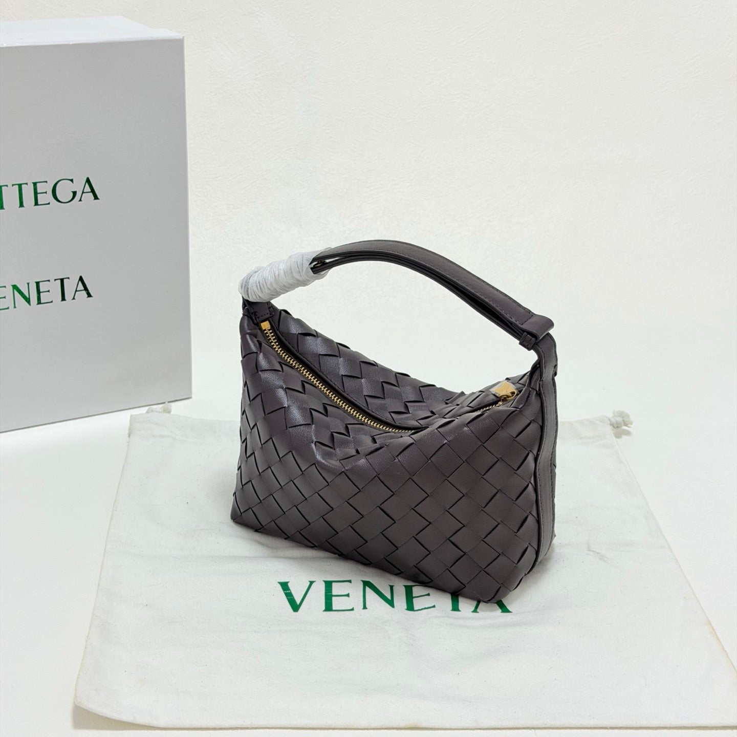 B1X76A11  Popular leather bag