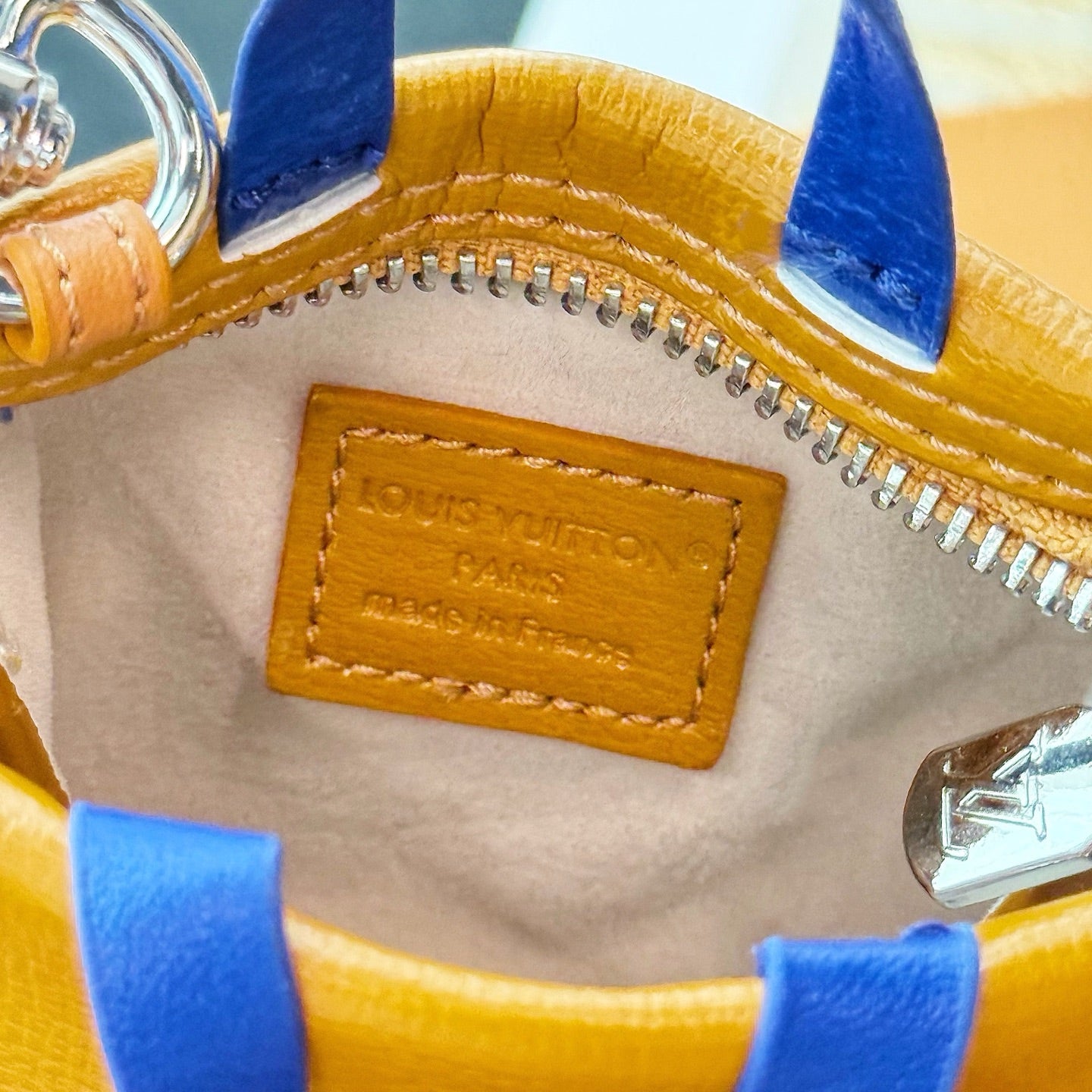 A1Z105E4 Popular bag 's charms accessories