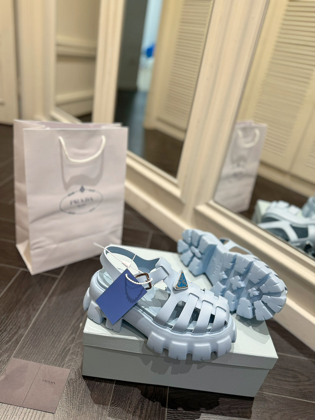 Z2R85P51  Popular high-quality shoes