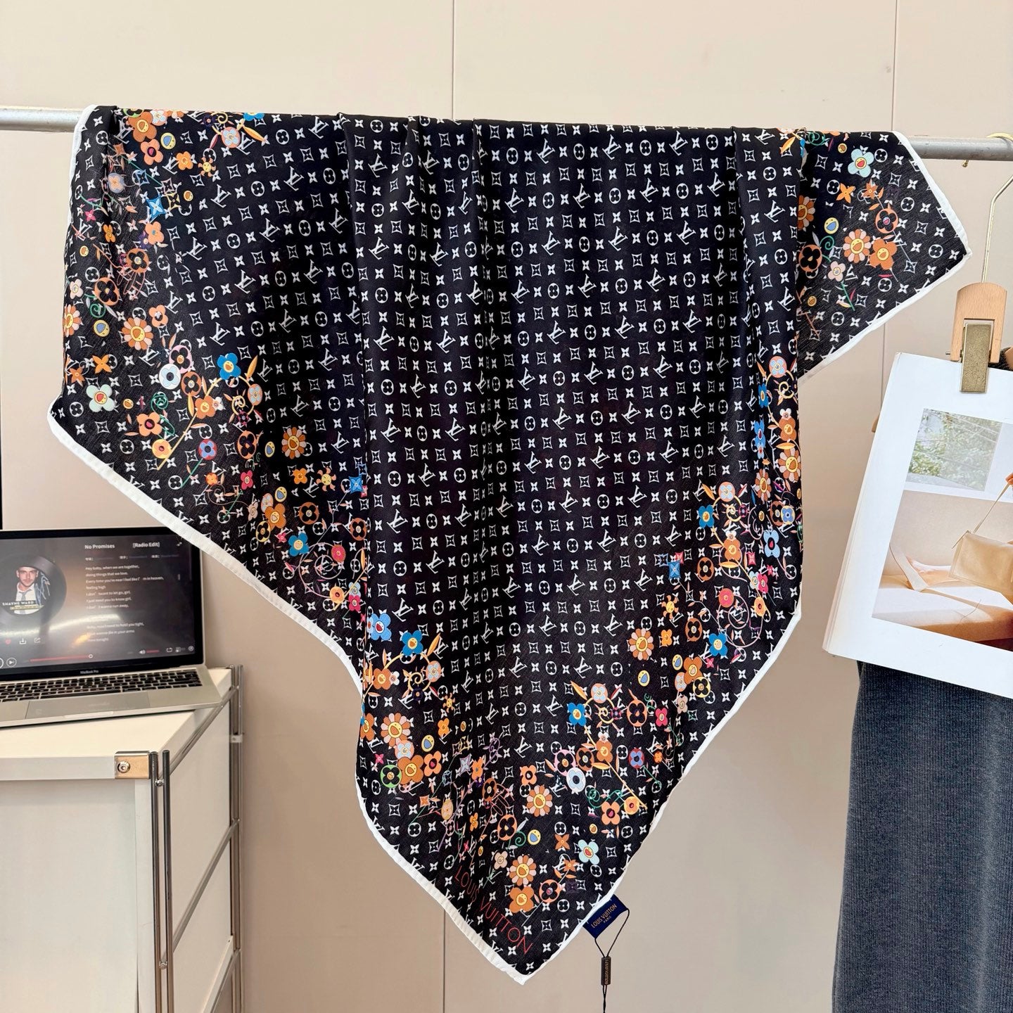 W1N36E29 Popular Silk Scarve