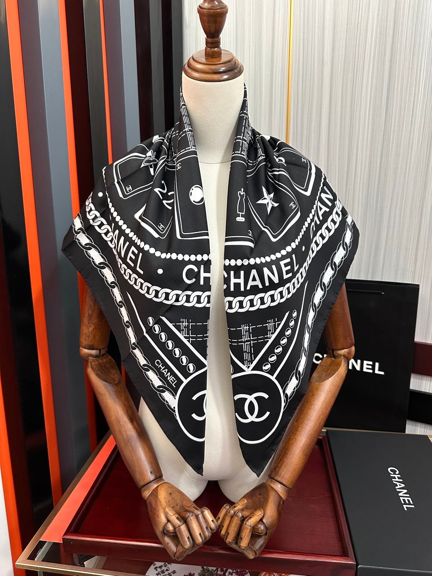 W1N55C60 Popular Silk Scarve
