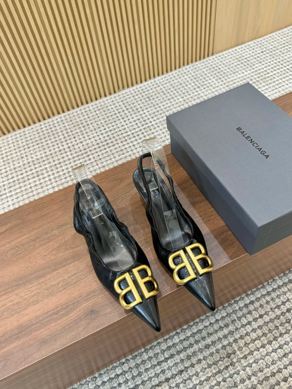 Z2Q55J45 Popular  leather High heels