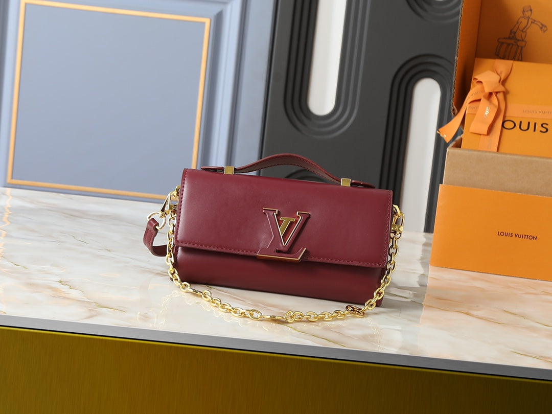 B1R15E145 Popular leather bag