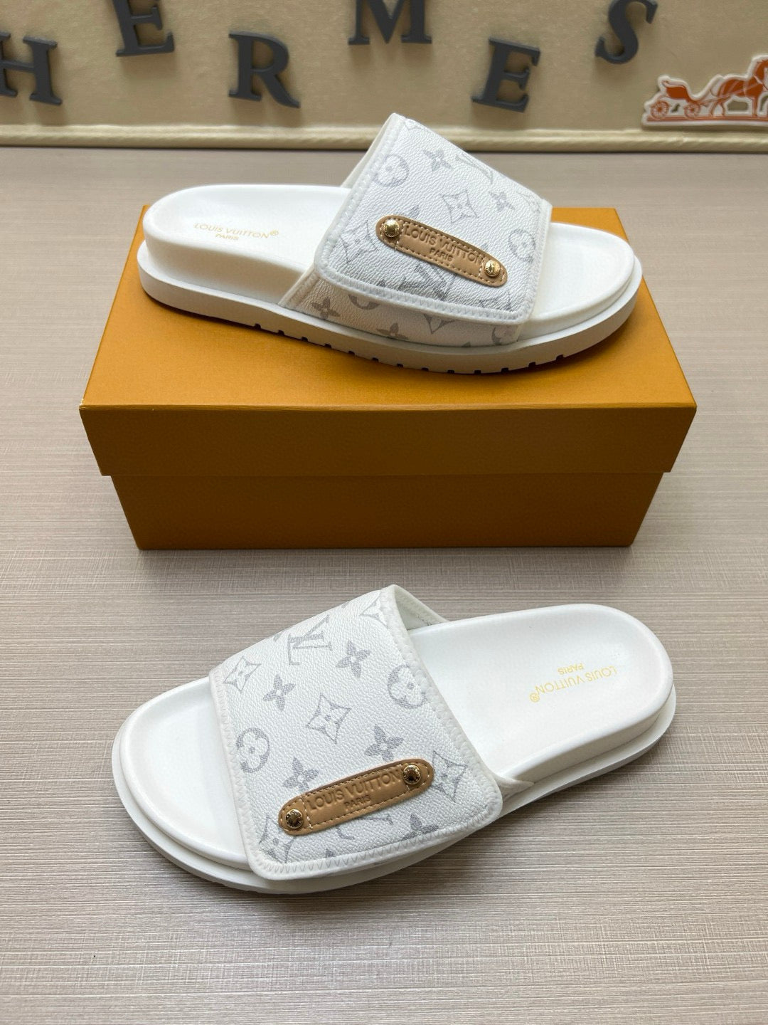 Z5N75E6  Popular Slippers