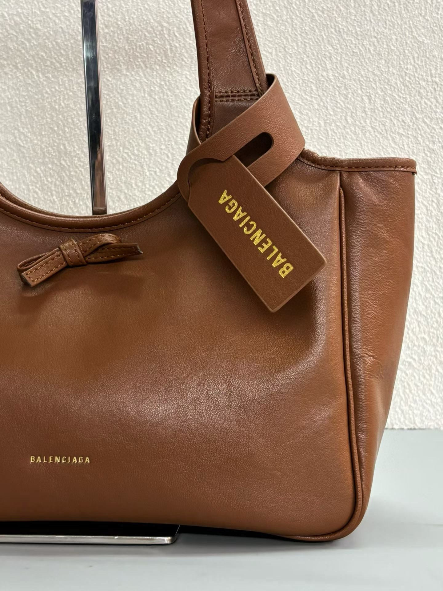 B1N36J11 Popular leather bag