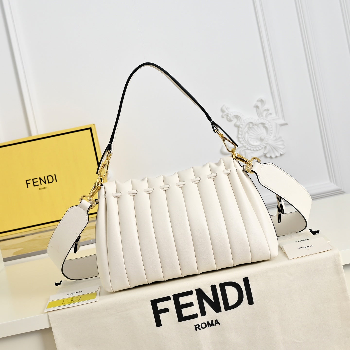 B1P36F106 Popular leather bag