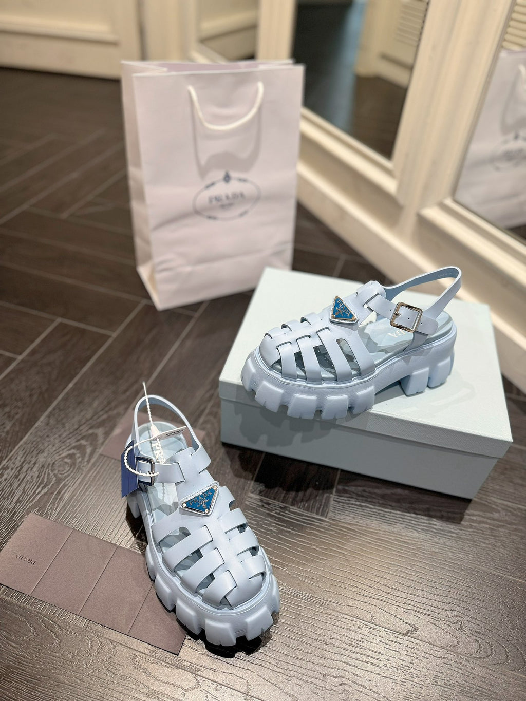 Z2R85P51  Popular high-quality shoes