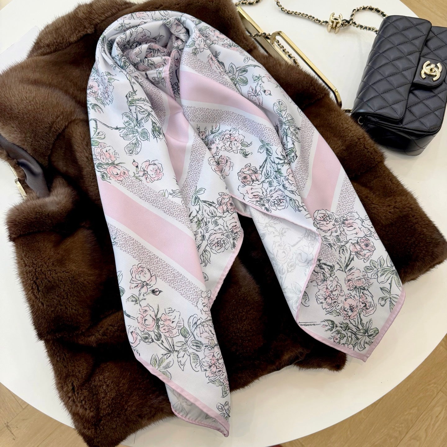 W1N36D17 Popular Silk Scarve