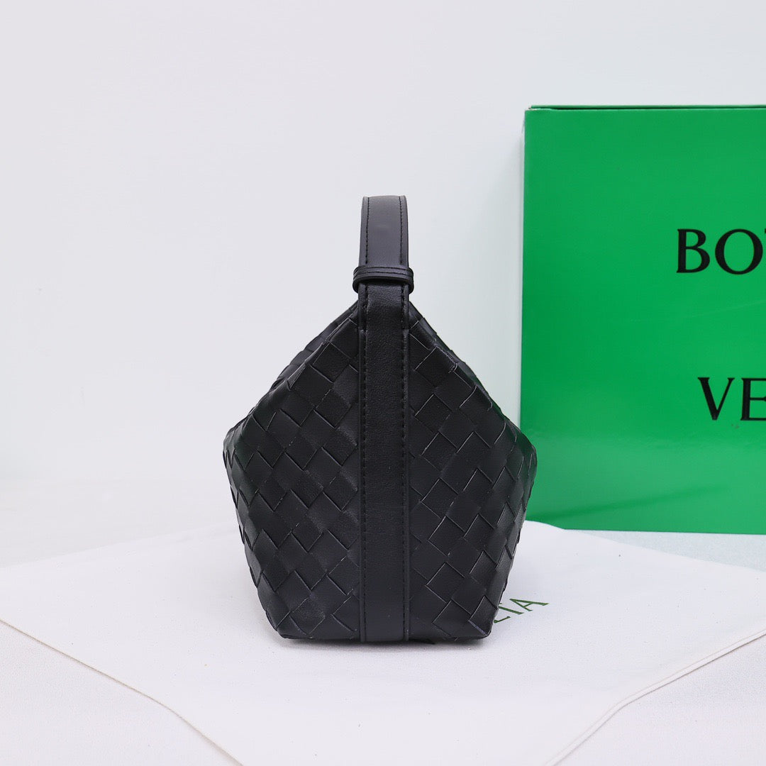 B1X76A10  Popular leather bag