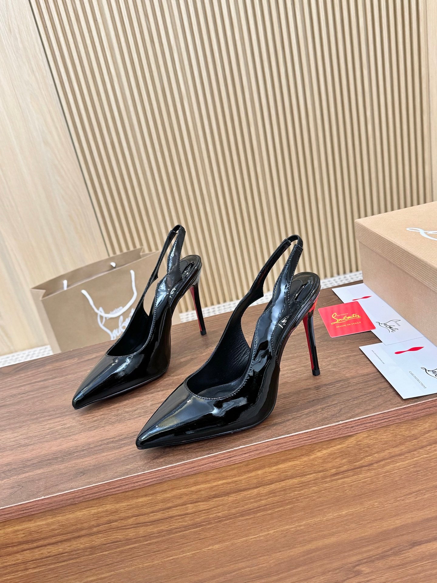 Z2N75A5  Popular leather High heels