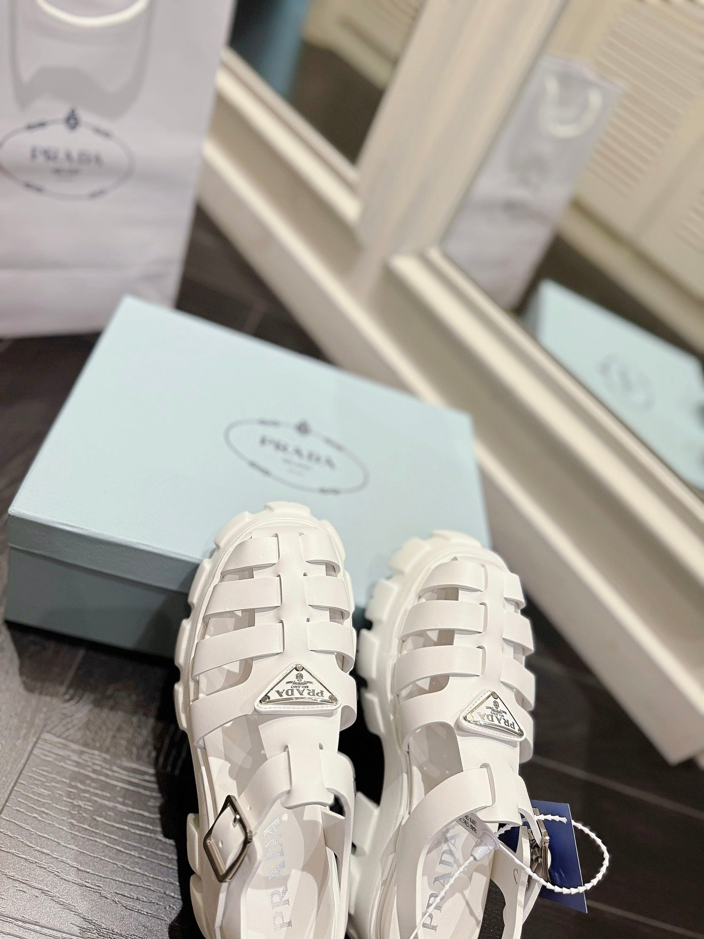 Z2R85P51  Popular high-quality shoes