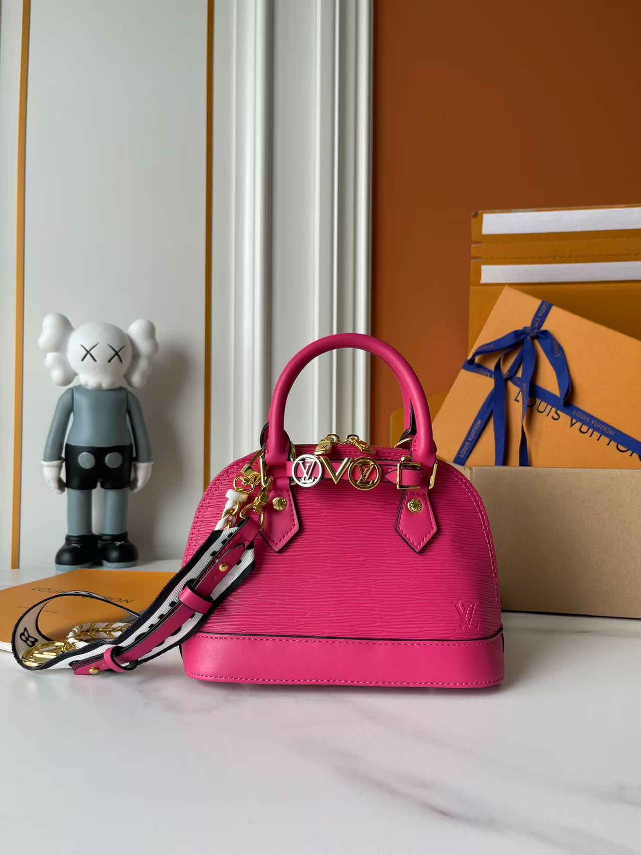 B1P46E95 Popular leather bag