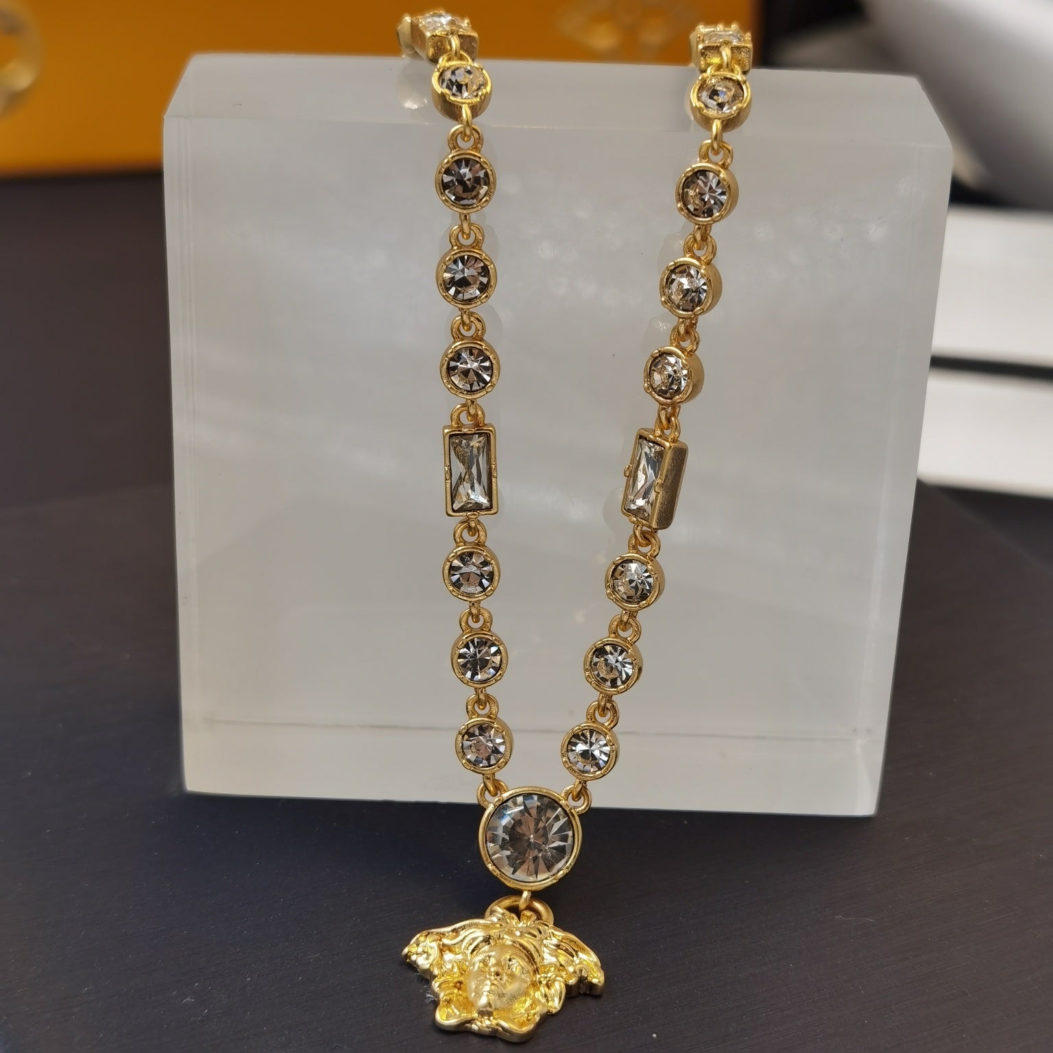 X1Q85V42X Popular Necklace. Bracelets. earring