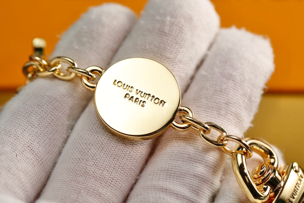 A1Q105E17 Popular bag 's charms accessories