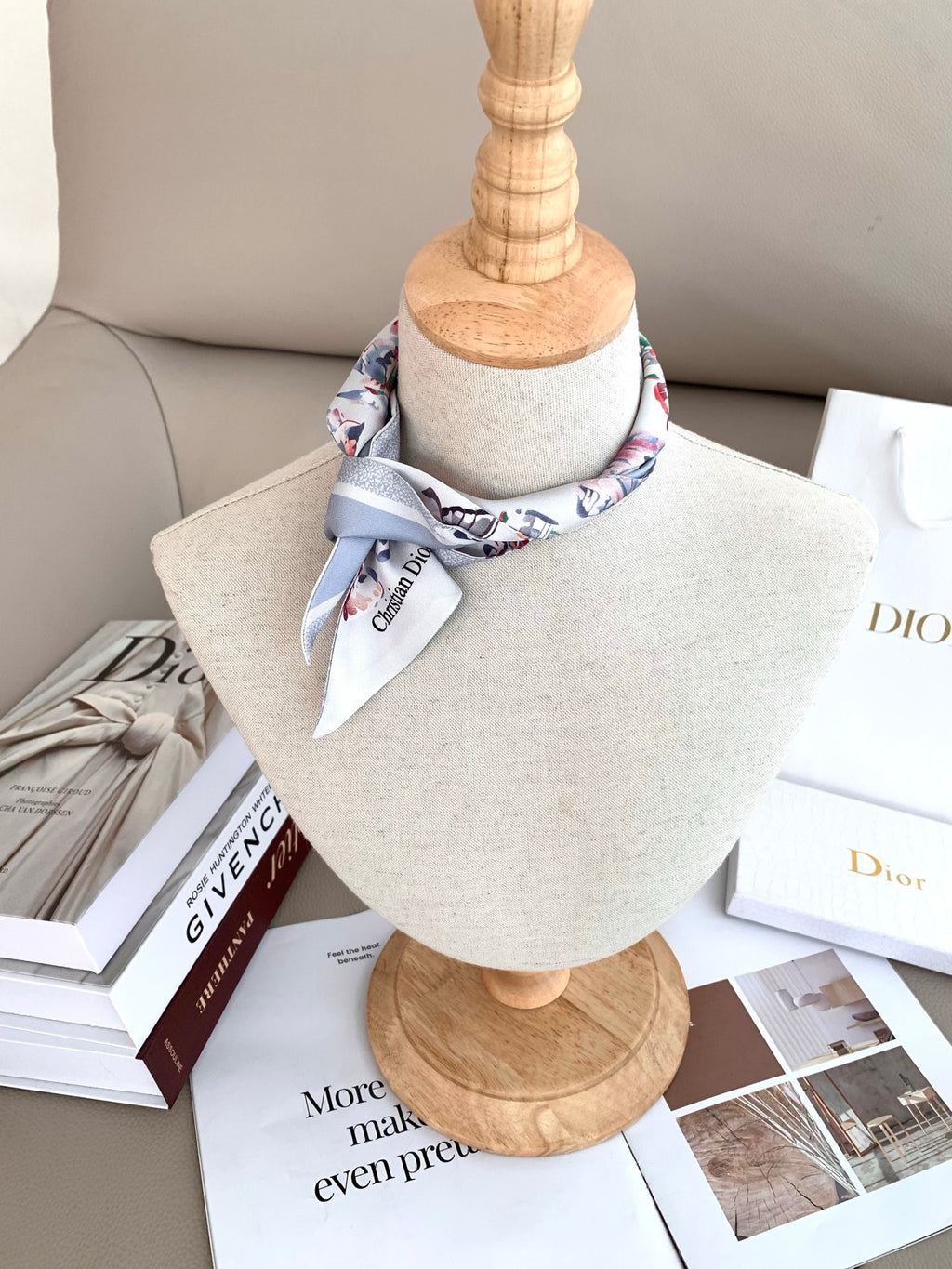 W1N46D41 Popular Silk Scarve