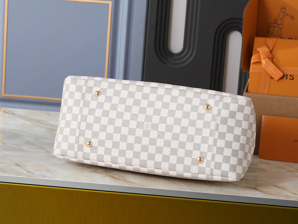 B1P46E66 Popular leather bag