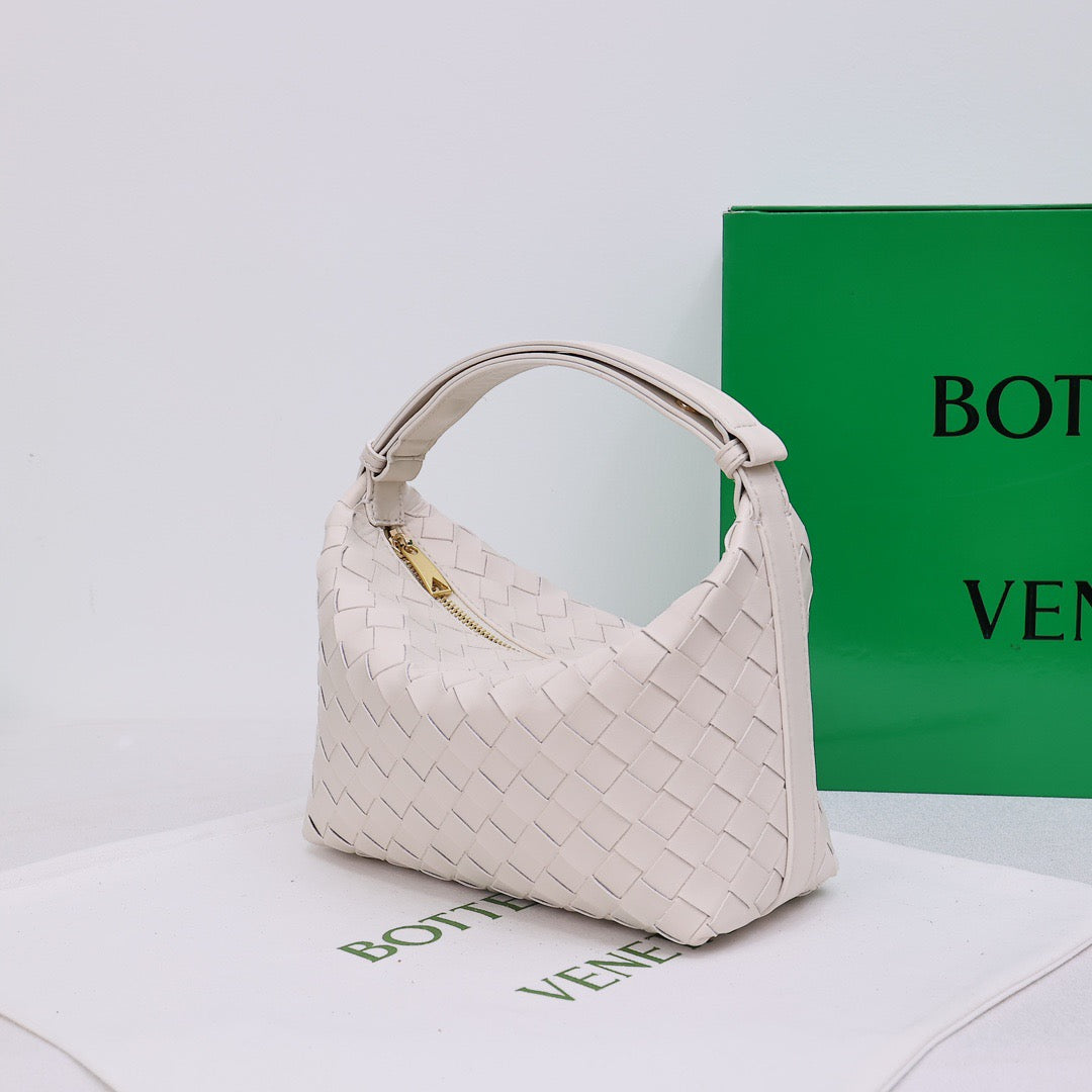 B1X76A10  Popular leather bag