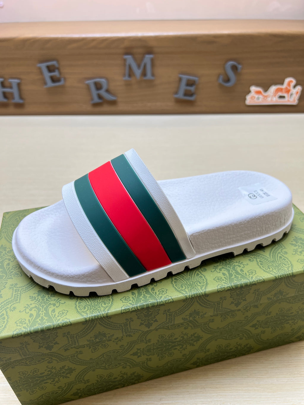 Z5X76B7  Popular slippers