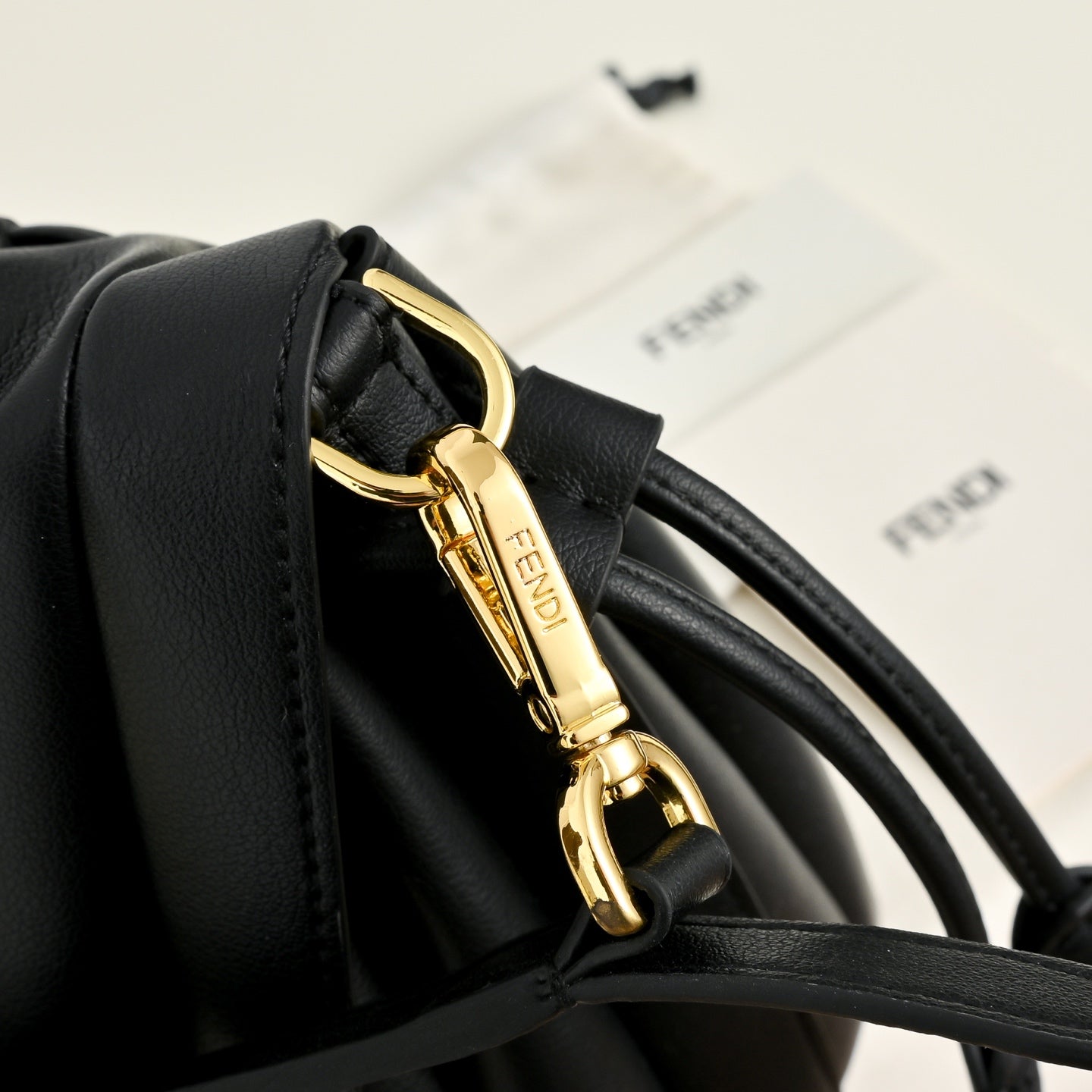 B1P36F106 Popular leather bag