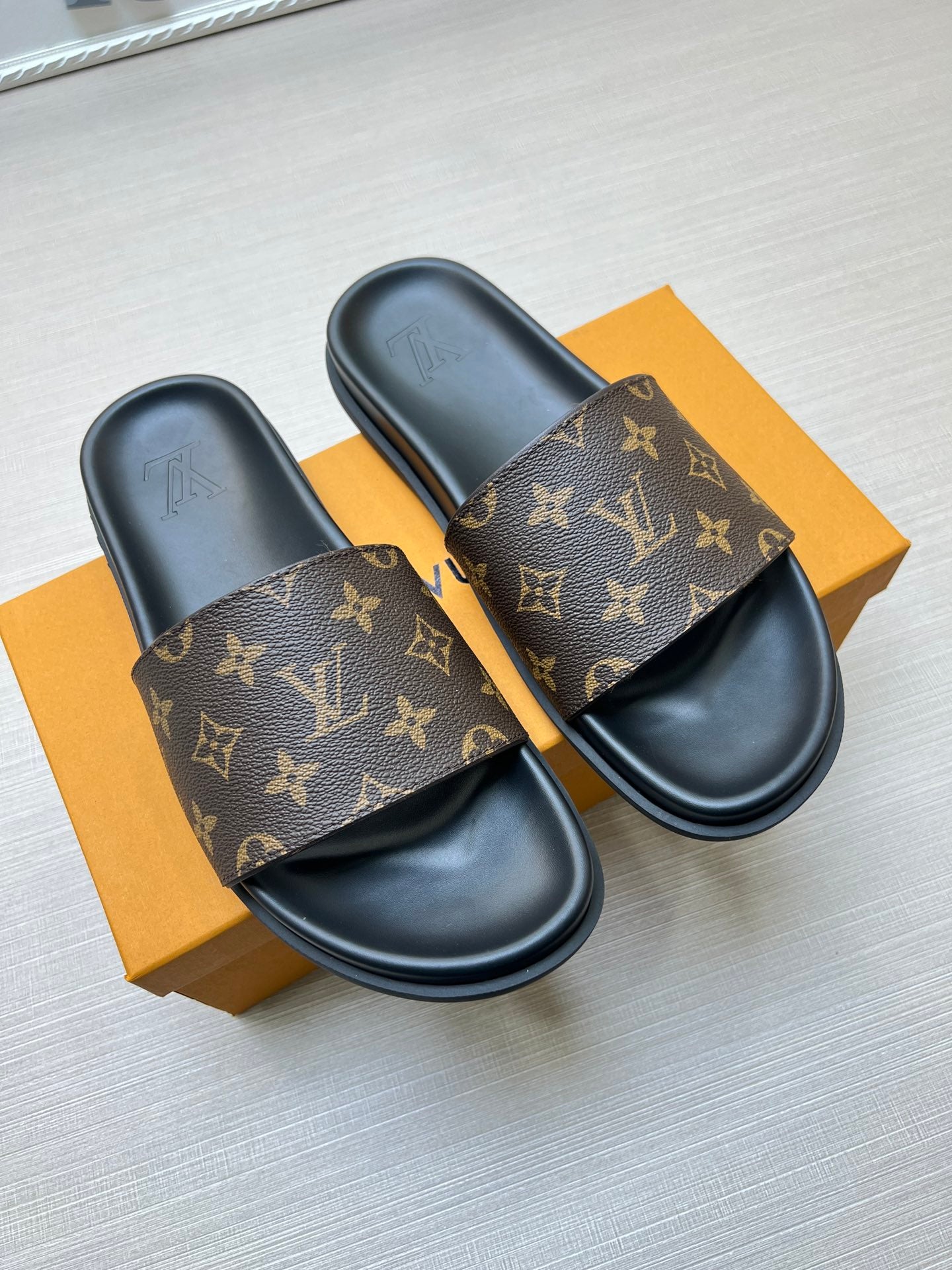 Z5ZE57 Popular slippers