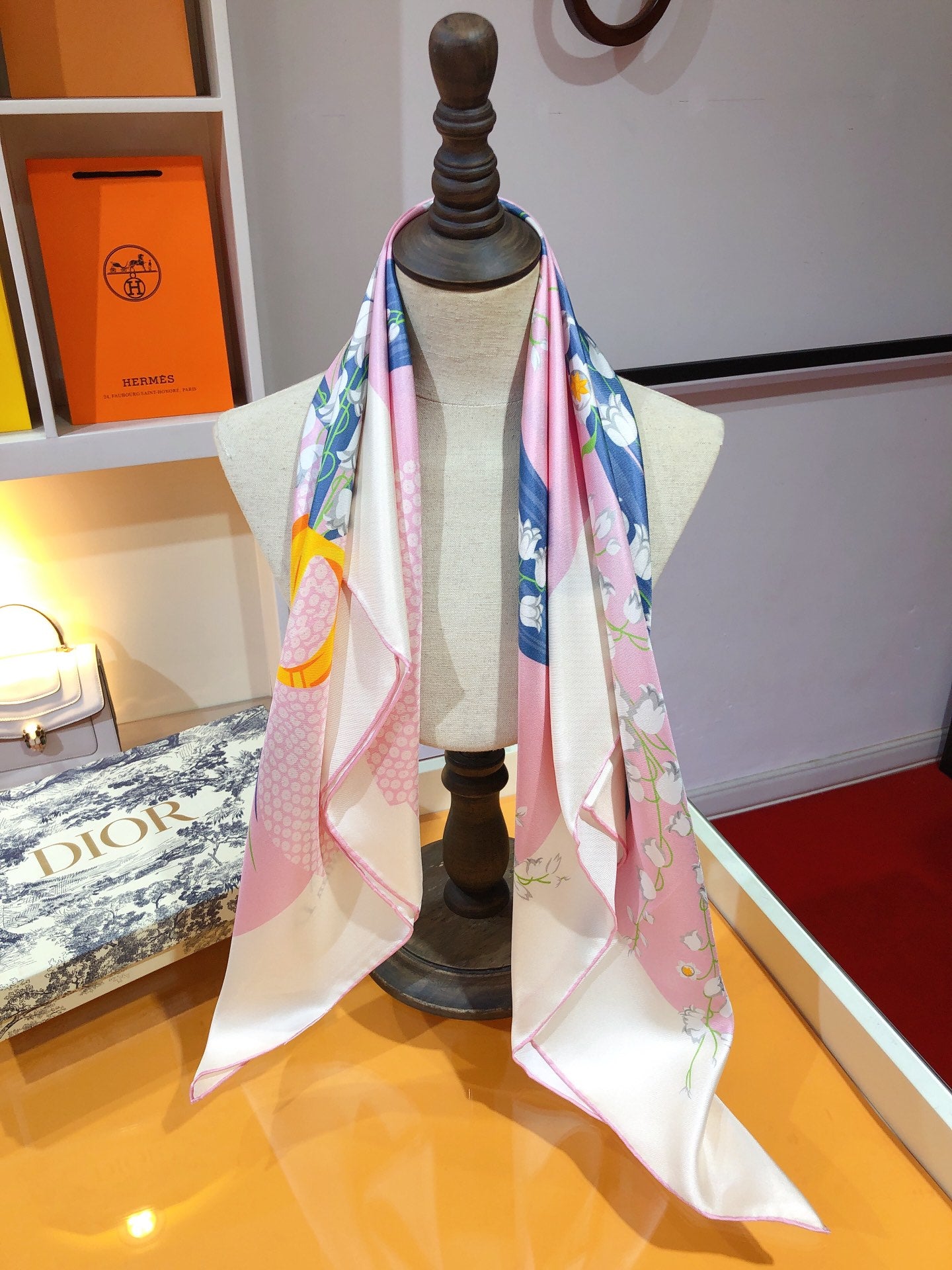 W1N55D7 Popular Silk Scarve