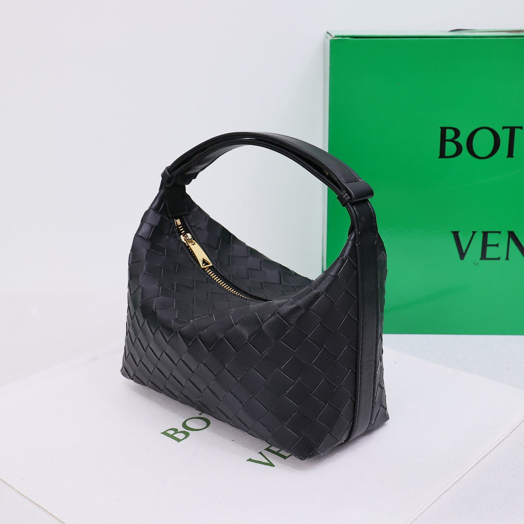 B1X76A10  Popular leather bag