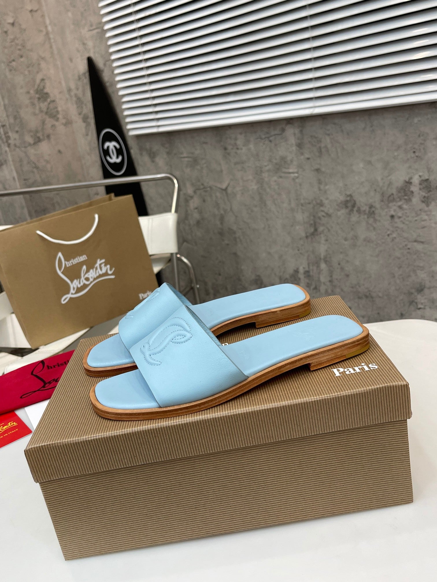 Z2XA29 Popular leather Slippers