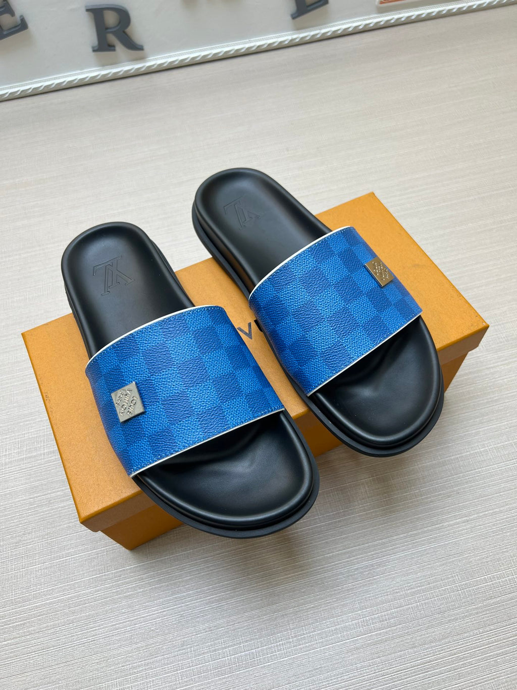 Z5ZE69 Popular slippers