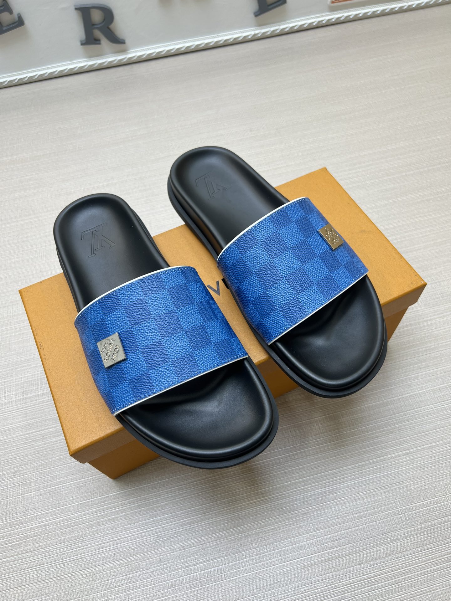 Z5ZE69 Popular slippers