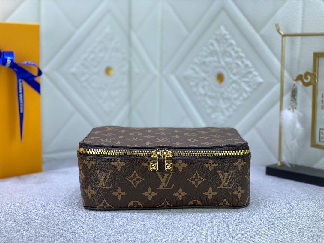 B1X34E272 Popular  leather bag 